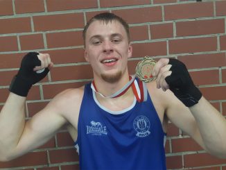 Der Boxer des FC St. Pauli Anton Hedde nach seinem Sieg in Cottbus
