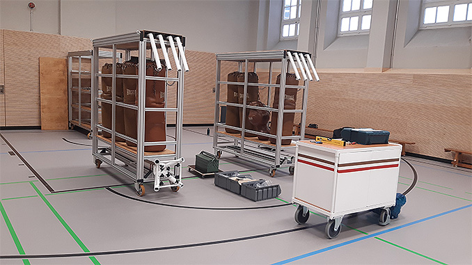 Rollbare Schränke mit Sandsäcken.